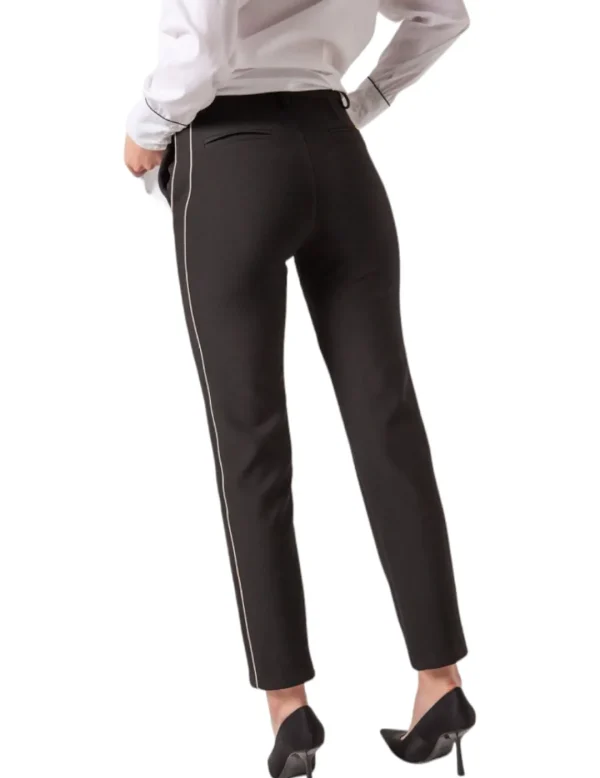 Mangata Pantalon 2302-0068 y negro- Pantalones Y Shorts